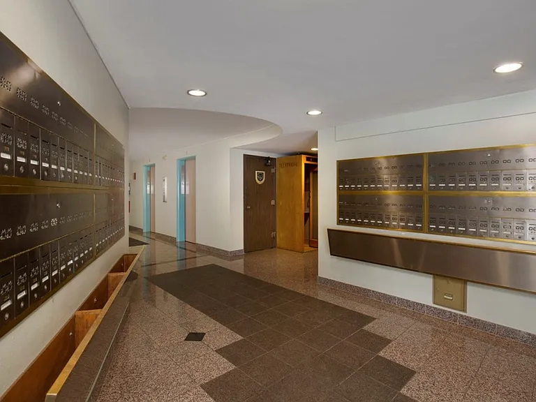 The Queensborough Apartments — Photo 19