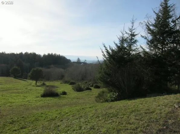 57 Meadowview Ln #57, Cloverdale, OR 97112
