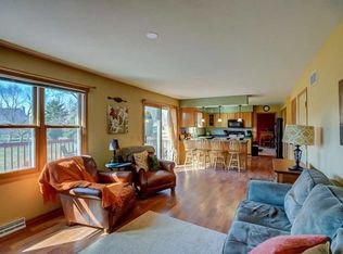 716 Paradise Dr, Stoughton, WI 53589