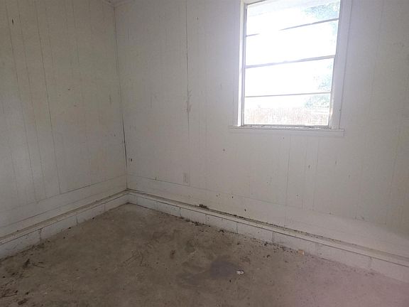 4th image of 107 Mountain St