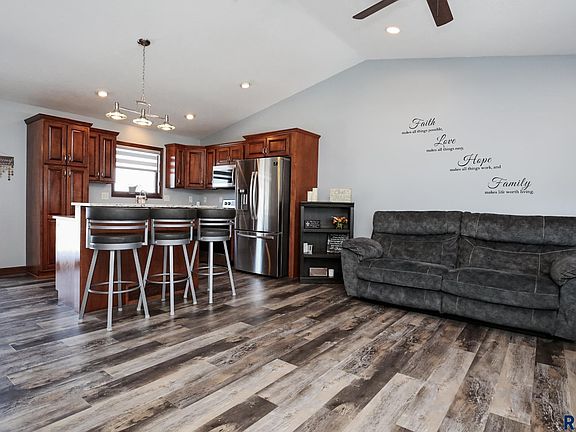 5th image of 717 Trojan Ave