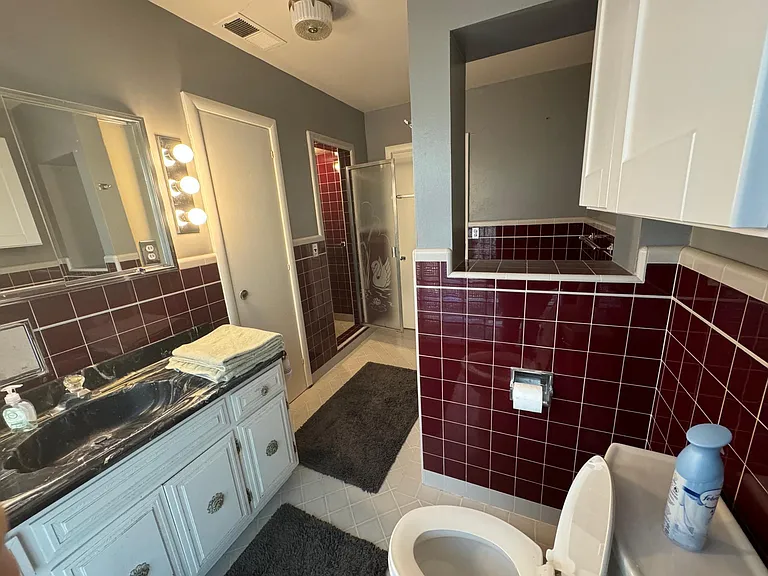 1402 Notre Dame Ave — Photo 12