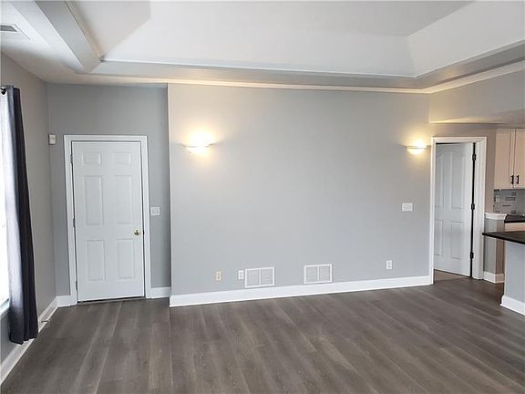4th image of 225 Adams Pointe Blvd Unit 6