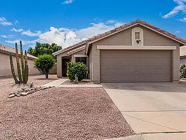 3 bed, 1192 sqft, $2,400 — Photo 1