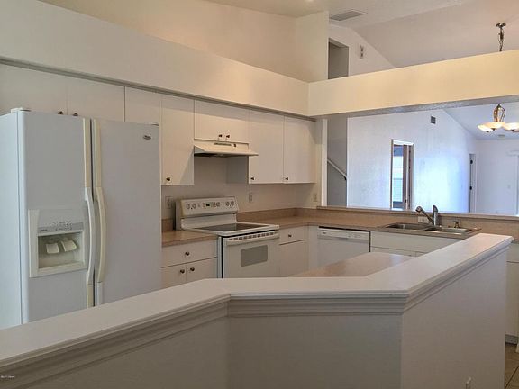 3rd image of 1028 Grand Hickory Cir