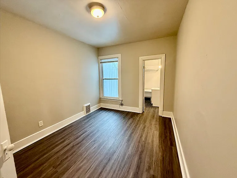 1013 Fremont Ave NW — Photo 8