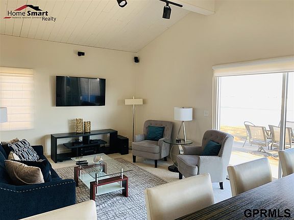 4th image of 402 W Lakeshore Dr