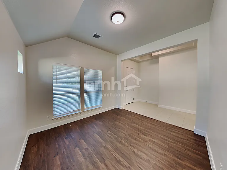 215 Buckskin Dr — Photo 7