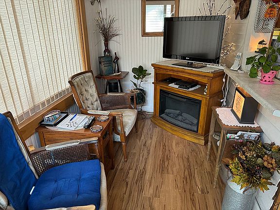 Sitting room off the kitchen