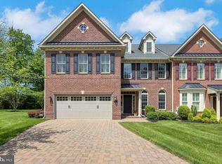 77 Elfreths Ct, Newtown, PA 18940