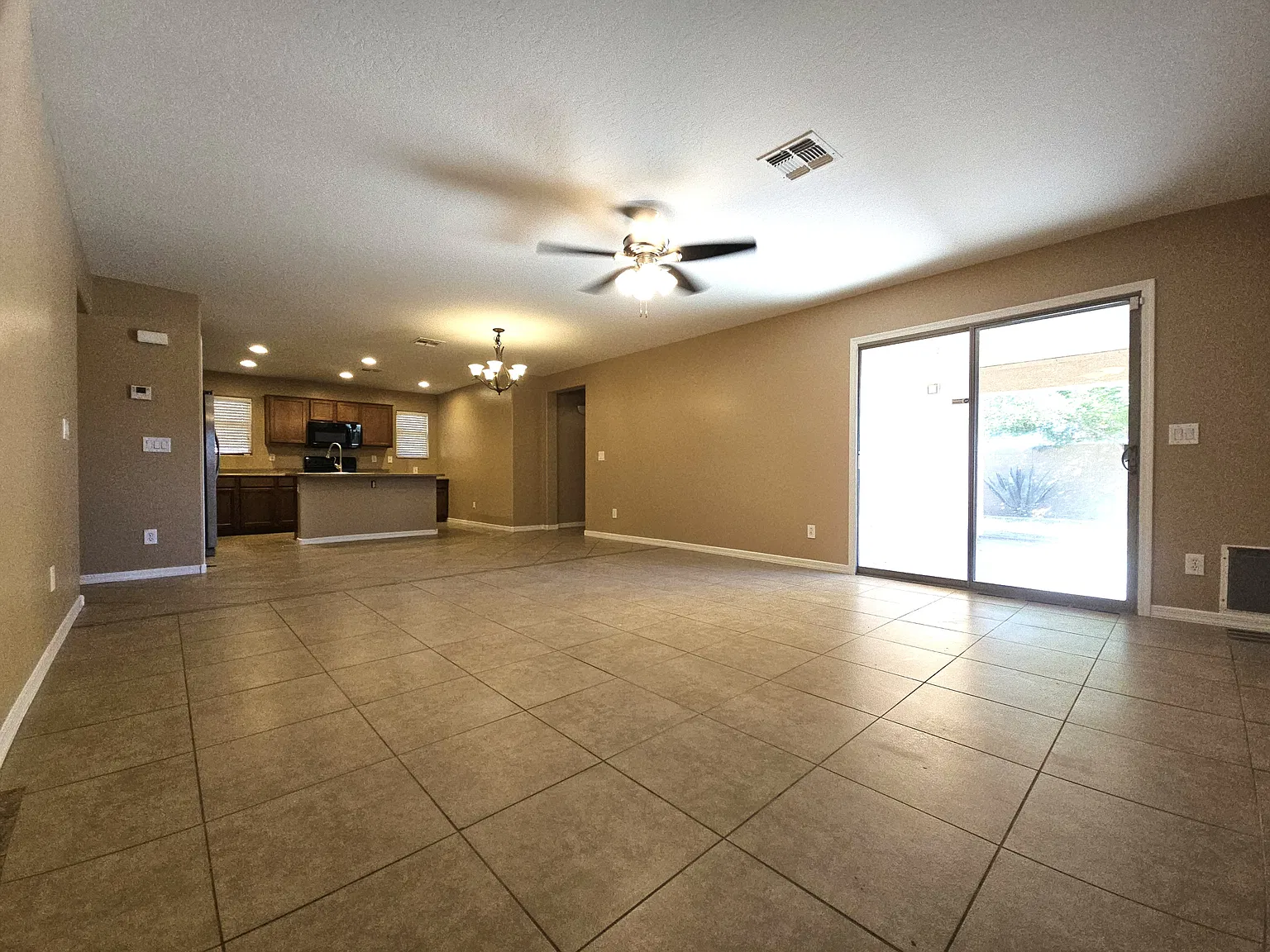 998 W Desert Sky Dr - 1 — Photo 2
