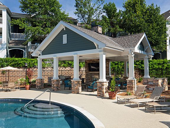 Summerhouse with Fireplace, TV, and Grills