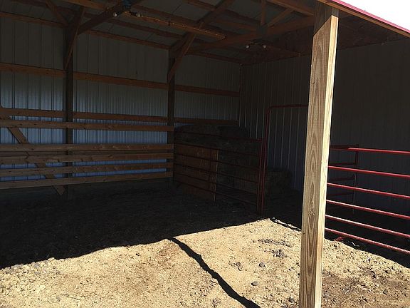 2 stalls set up in here now