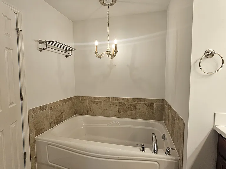 95 Valencia Pkwy — Photo 65
