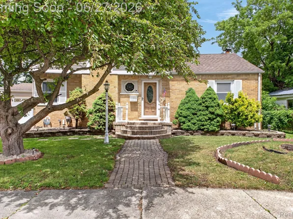 19315 Delaware St, Roseville, MI 48066