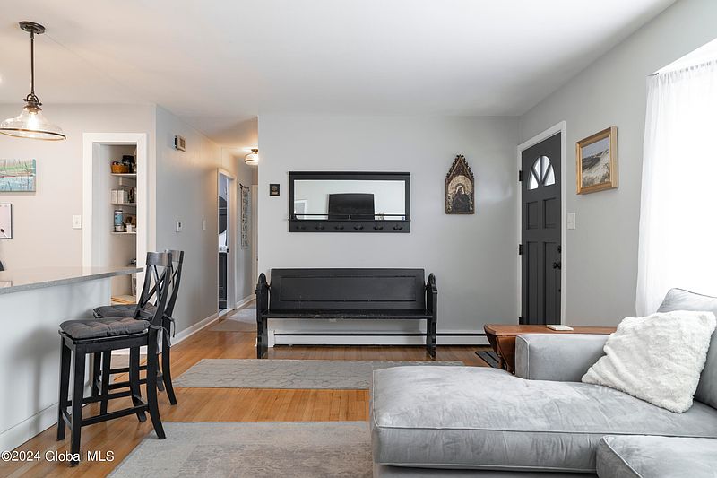 5th image of 34 Delmar Place