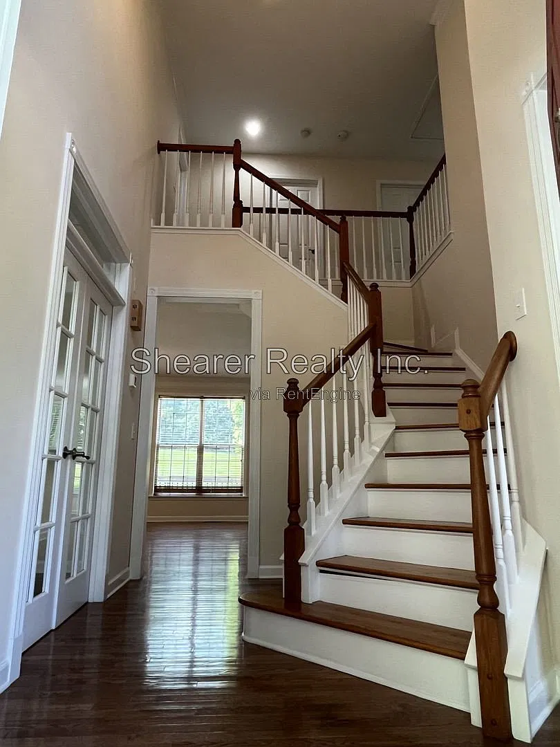 3 bed, 2.5 bath, 2423 sqft, $3,000 — Photo 4