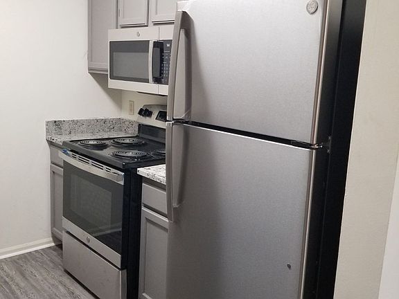 4th image of 1009 12th St #7A-20