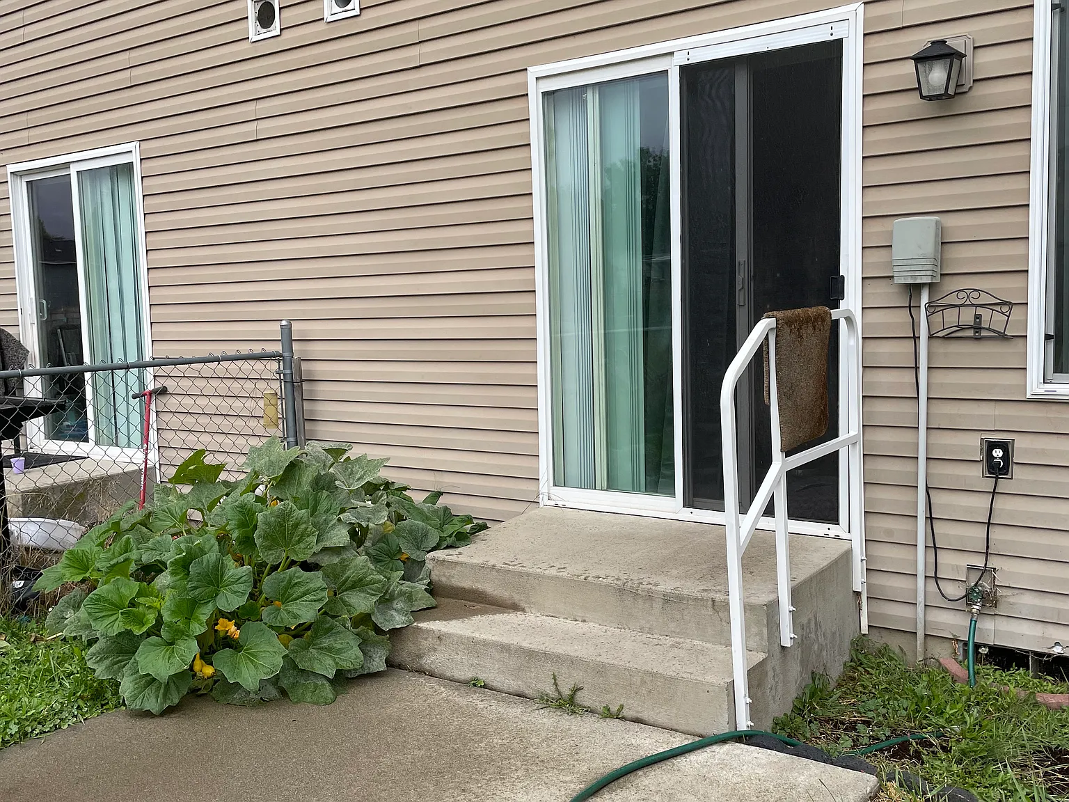 3 bed, 1200 sqft, $1,700 — Photo 4