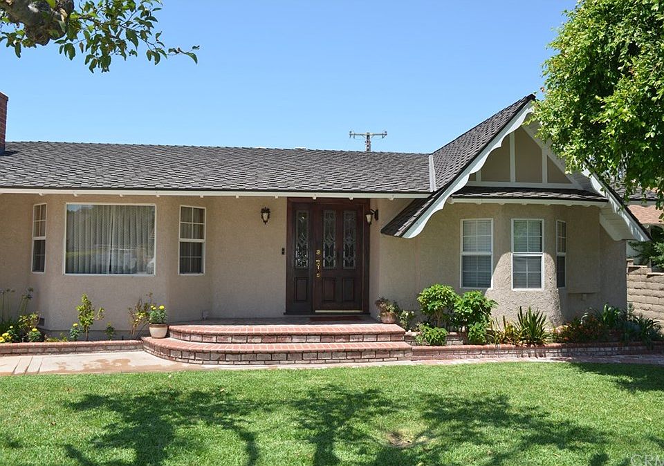 1st image of 827 S Holly Pl
