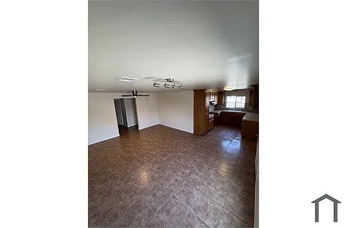 9004 S San Pedro St Photo 1
