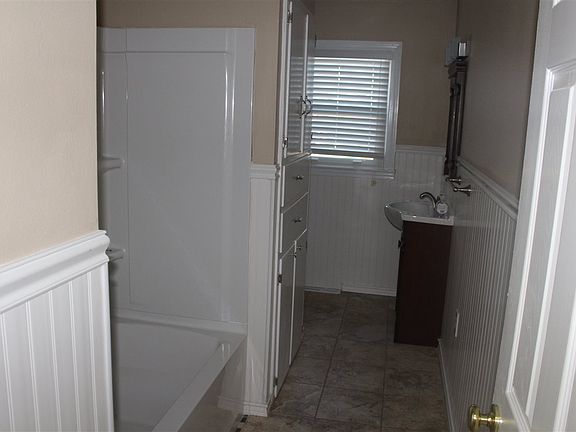 5th image of 2833 Windwood Dr