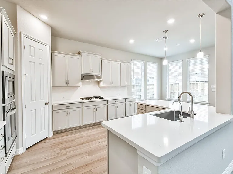 8211 Chartres Wind Dr — Photo 11