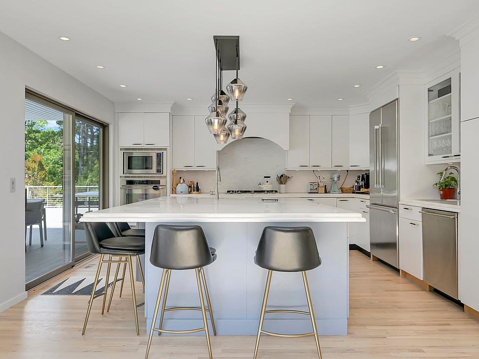 1st image of 5 Honeysuckle Ln