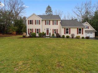 10 Farm Field Ridge Rd, Sandy Hook, CT 06482