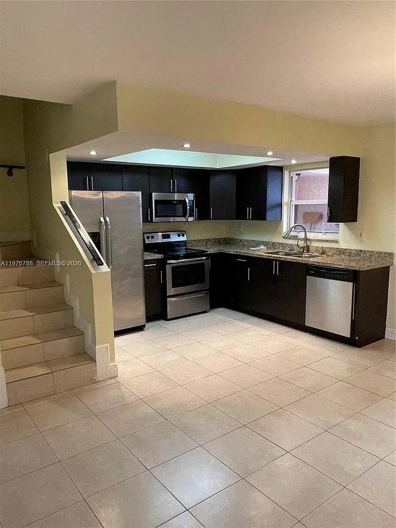 1024 W 79th Street 1024, Hialeah, FL 33014 — Photo 2