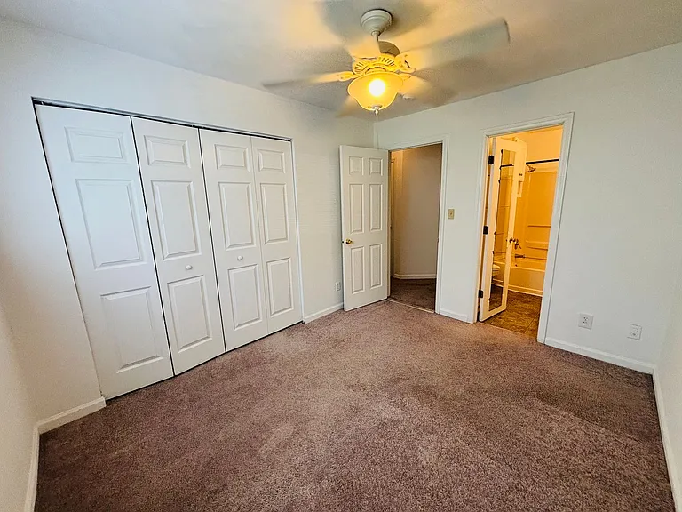 402B Berryfield Ln — Photo 14