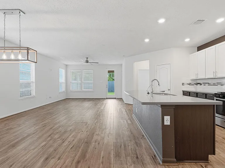 1140 Clonmore Ct — Photo 7
