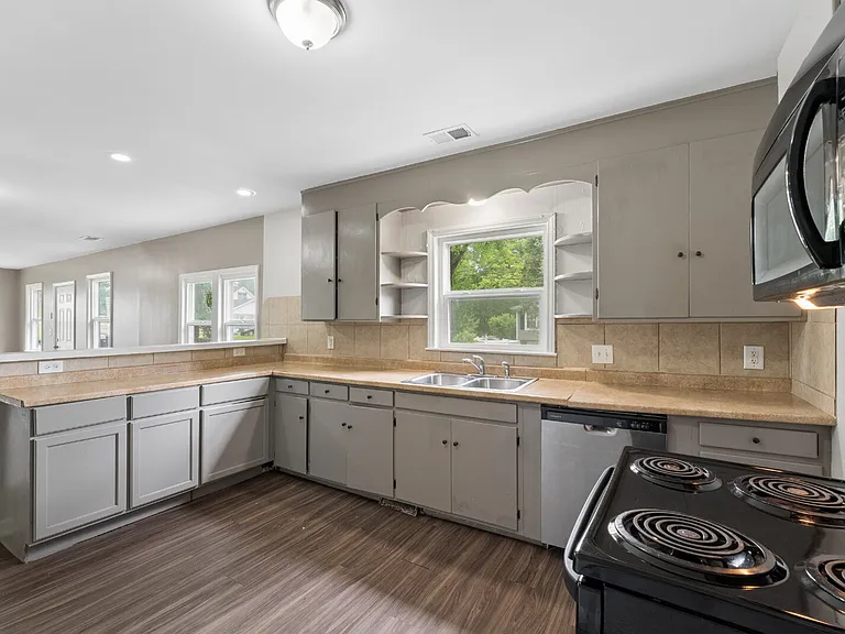 7036 Willow Ave — Photo 13