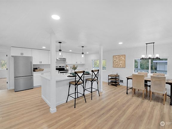 3rd image of 13821 Admiralty Way
