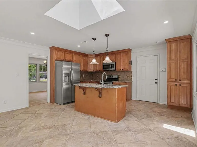 3582 Cloudland Dr — Photo 12