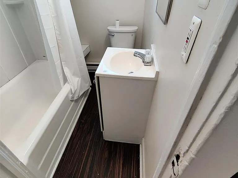 98 Montgomery St #1 — Photo 10