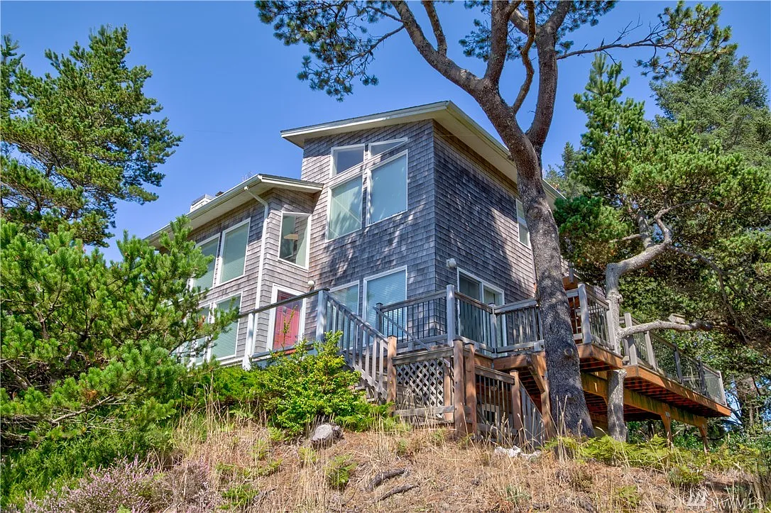 32404 J Pl photo 1
