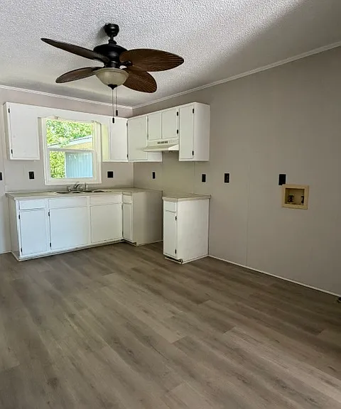 516 Burgess St #F — Photo 6
