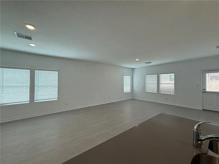 7925 Wonder Woman Dr — Photo 4