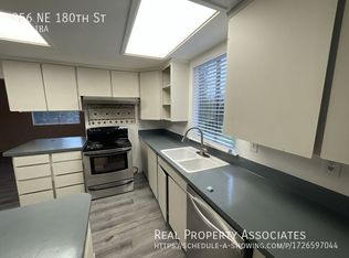 356 NE 180th St, Seattle, WA 98155