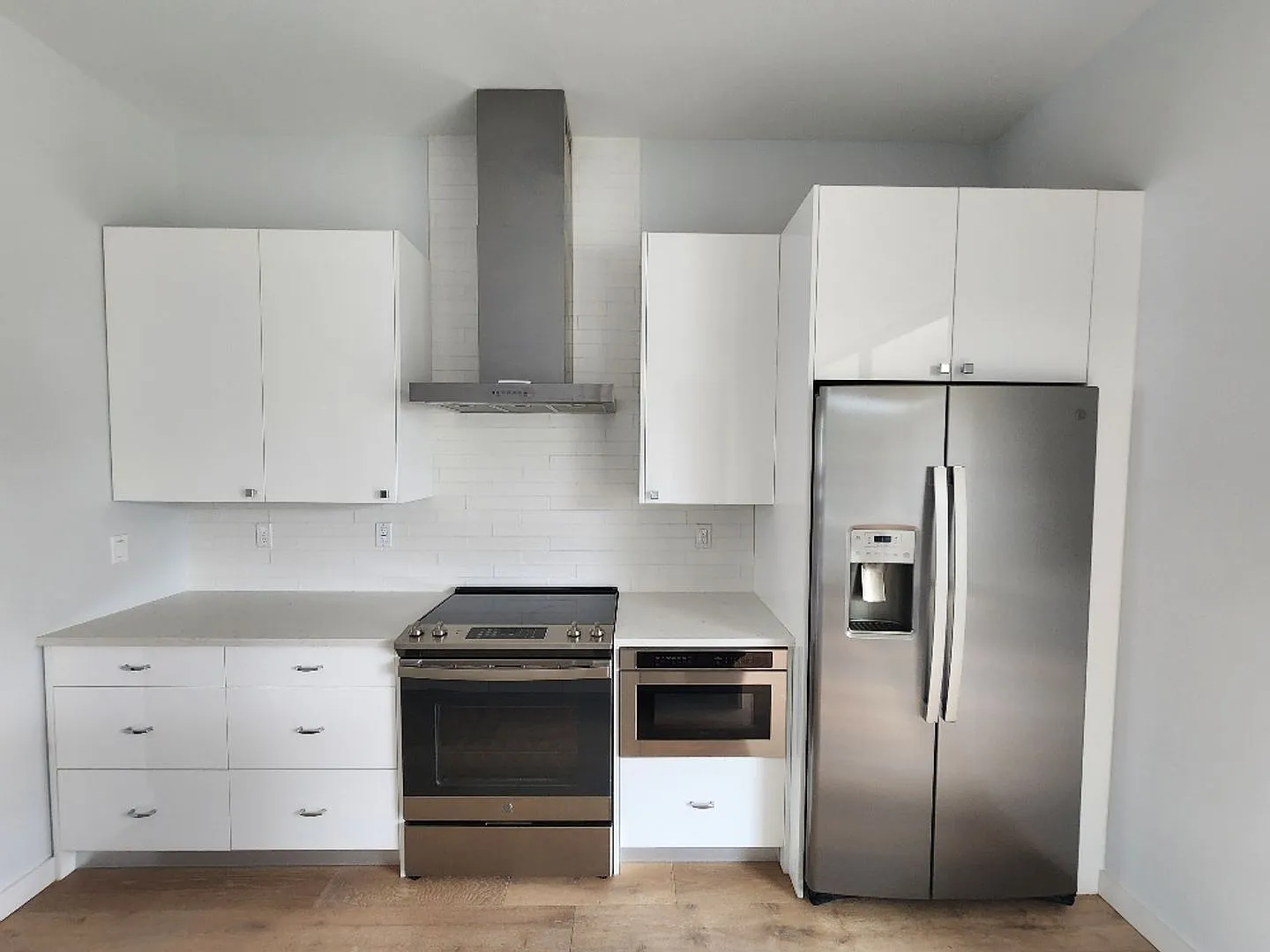 Beautiful 3-Bedroom, 3.5-Bathroom Townhome In Tampa (**Move-In Special/$500 Off 2nd Month**) — Photo 3