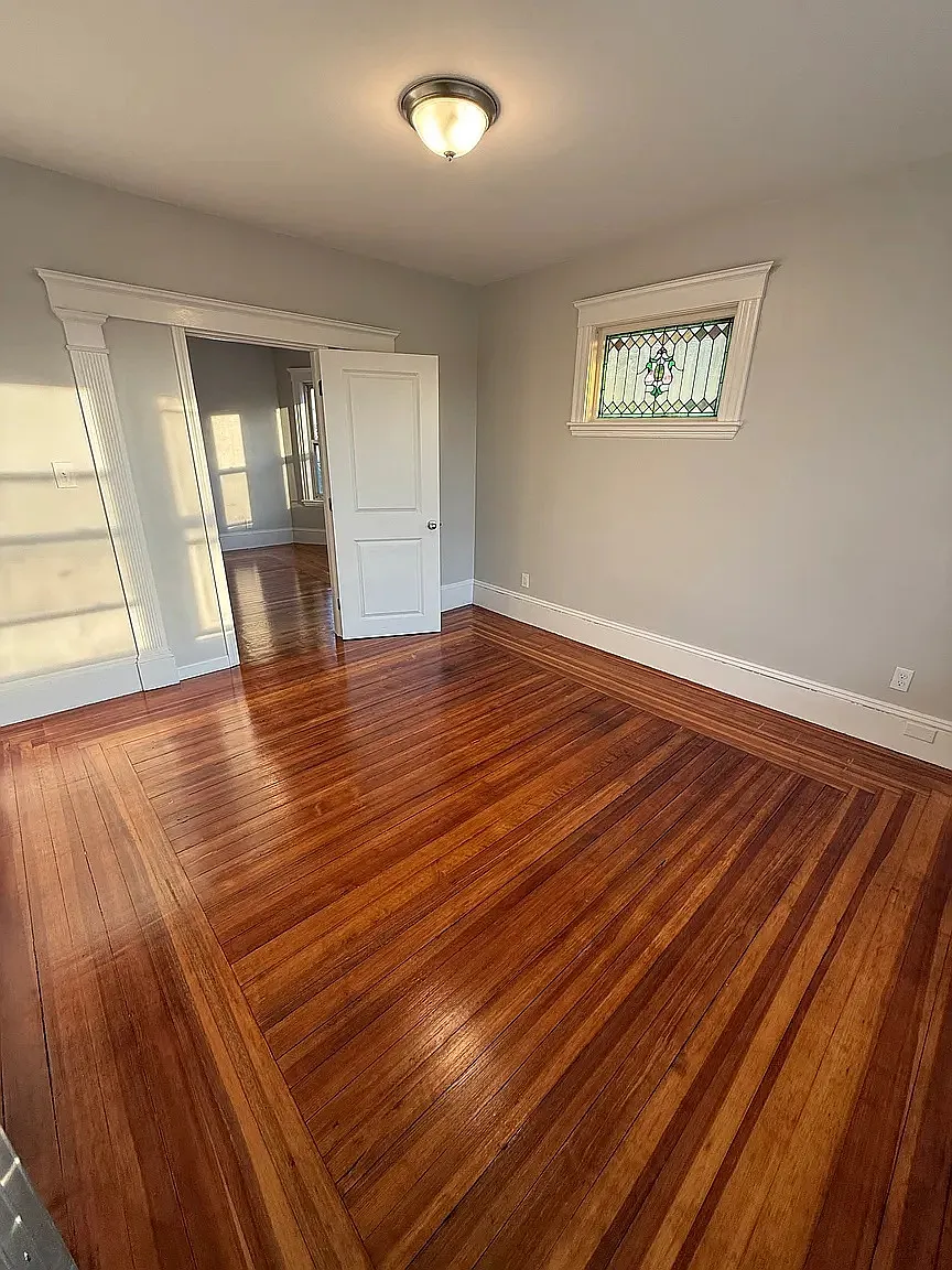 4 bed, 2.0 bath, 1200 sqft, $5,600 — Photo 2
