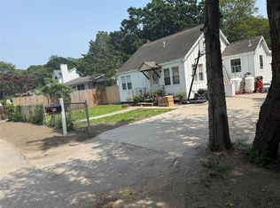 40 Palmetto Dr, Shirley, NY 11967