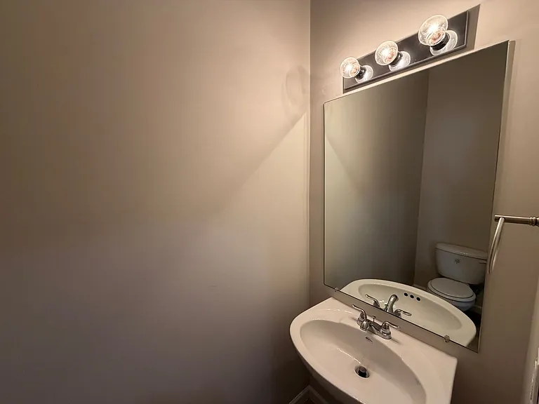 8115 Valley Oak Dr — Photo 4