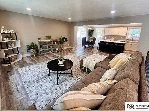 2nd image of 411 Teakwood Dr