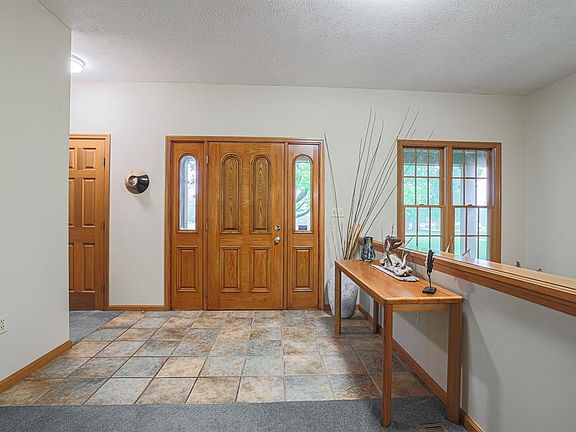 5th image of 4766 Dewey Dr