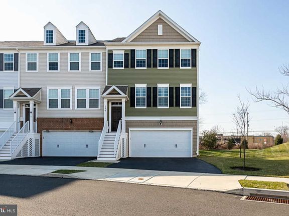 3rd image of 126 Admiral Ln