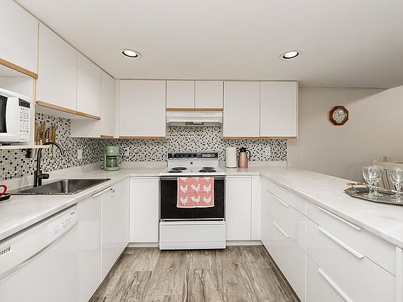 5th image of 1215 Pacific St #207