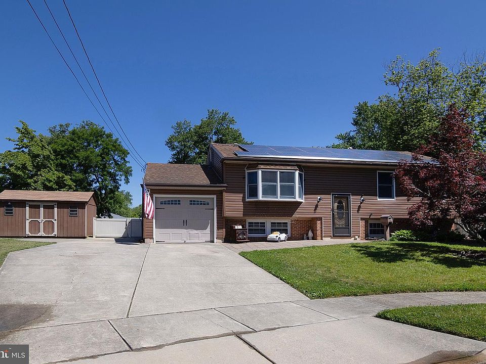 1st image of 224 Orono Pl
