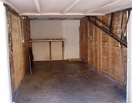 Private one car garage